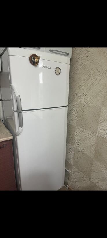 Suzuki: Soyuducu Beko satılır 250 azn.Ustada olmayıb.İşləkdir,heç bir problemi
