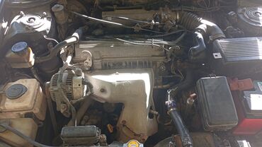 перевозной дом: Универсал Toyota Carina, модель 1996 года, с кузовом синего цвета