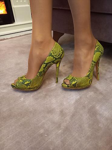 Личные вещи: Женские туфли-лодочки с открытым мысом (peep-toe), ярко‑красные. - — 5