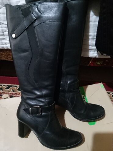 Makasin və loferlər: Qadın uzun boğazlı çəkmə - Rəng: qara - Model: dizaltı, klassik -