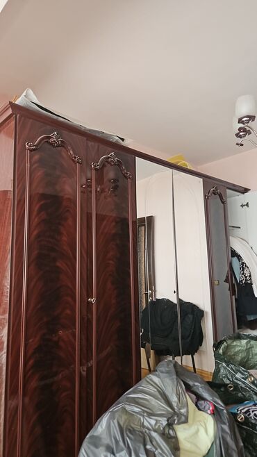 Диваны: Двуспальная кровать, Шкаф