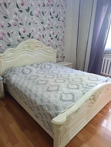 Спальный гарнитур в классическом стиле, цвет айвори с золотистым