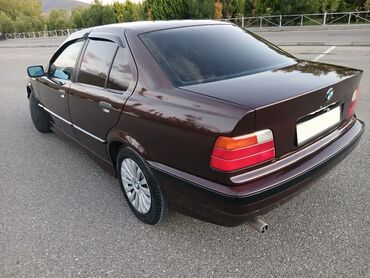 BMW: BMW 3 series: 1.8 l | 1992 il Sedan — 4