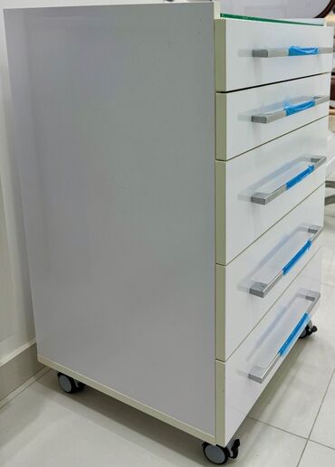 Rəflər, etajerkalar: Ideal veziyyetde tibbi sürmeli şkaf satiram 5 sirmesi var çox rahat ve — 1