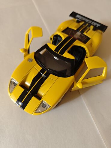 Avtomobil modelləri: Məhsul: Ford GT model oyuncağı (miniatur avtomobil) Təsvir: - Rəng