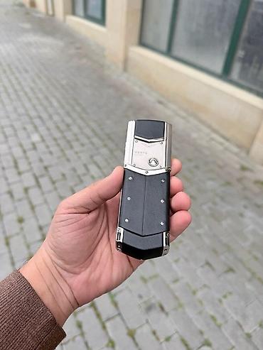 vertu phone: Vertu 4 GB, rəng - Gümüşü, Düyməli — 6