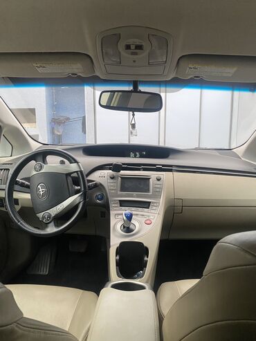 Toyota: Toyota Prius: 1.8 l | 2013 il Sedan — 21