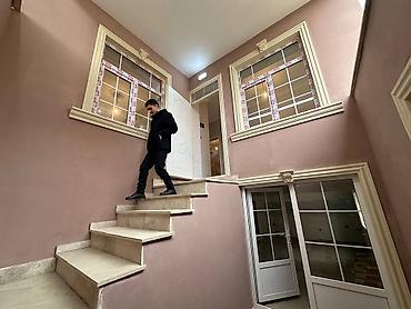 Həyət evi alıram: 2 mərtəbəli həyət evi - Layihə: pilləkənlə yarıaçıq dəhlizdən giriş — 2