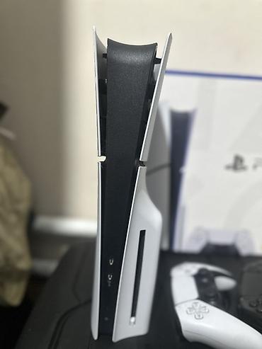 Видеоигры и приставки: Sony ps 5 slim disc + подписка на год + два джойстика + диск Sony ps — 6