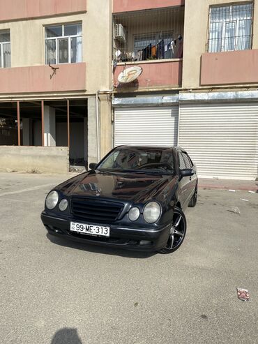 multi sukan: Mercedes-Benz E 270: 2.7 l. | 2001 il Sedan