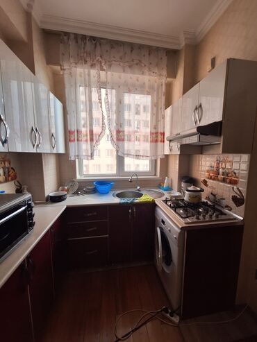 Uzunmüddətli kirayə mənzillər: Kirayə verilir. 2otaqli,təmirli, əşyalı mərtəbə 6 — 3