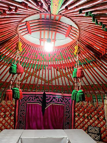 Аренда юрт: Аренда юрты, Каркас Деревянный, 85 баш, С полом, Стол, Стулья — 9