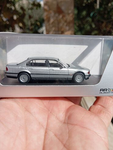 marka az: Maket avtomobil – BMW 750iL (E38) modeli - Marka/model: BMW 750iL