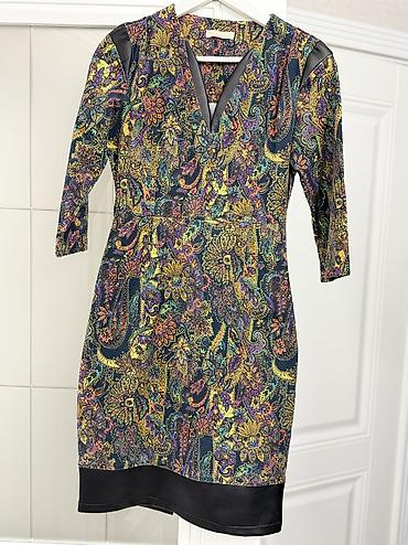 Повседневные платья: Продаю классные платья, размер 42-44, в идеальном состоянии, носила — 9