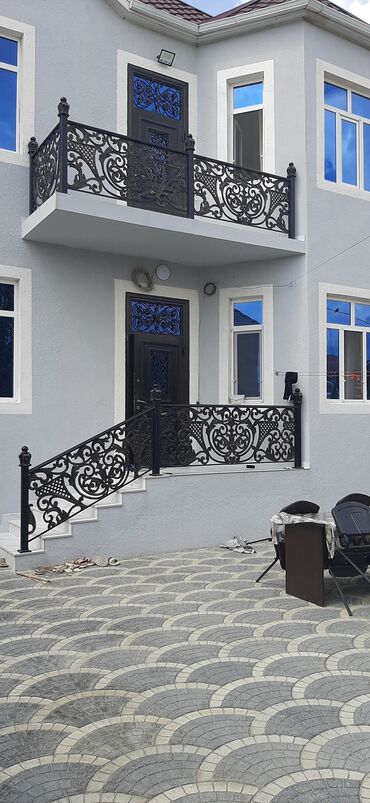 Pilləkən məhəccərləri: Müxtəlif dizaynda alüminium məhəccərlər təklif olunur. Ağ rəngli — 7