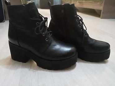rezin botlar: Qadın üçün qara rəngli bağcıqlı bot - Model: Ankle boot (qısa üzlü) - — 4