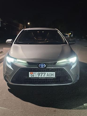 Toyota Corolla: 2020 г., Гибрид, Седан