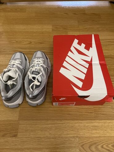 обувь 35 размер: Nike Zoom Vomero 5 - Оригинальные кроссовки с фирменной коробкой -