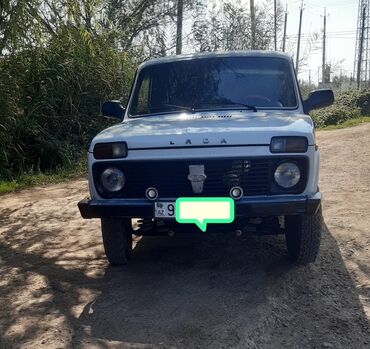 рено 19 запчасти: LADA Niva (VAZ 2121) – 3 qapılı ofroud SUV Xüsusiyyətlər: - Kuzov: 3