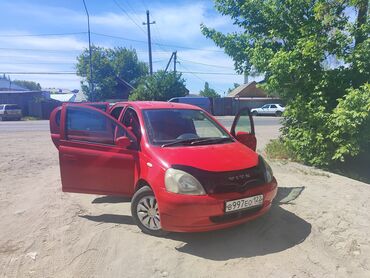 завышенное каре: Toyota Vitz: 2001 г., 1 л, Автомат, Бензин