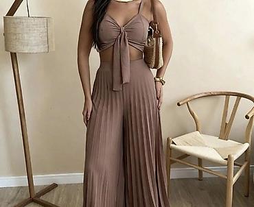 kompresivne helanke: Komplet – plisirane široke pantalone i crop top na bretele. - Gornji — 1