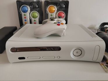 elektricne cetke za feniranje: Xbox 360 Prodaje se Xbox 360 fat,beli, u perfektnom stanju, kao