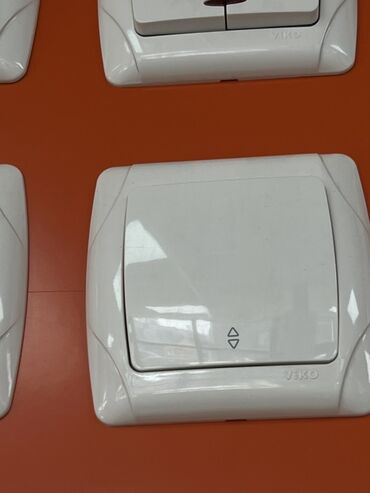 меняю на 07: Выключатель для управления жалюзи/рулетами Viko - Тип: клавишный