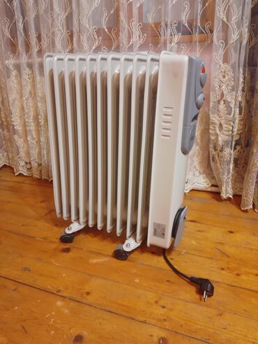 Elektrikli qızdırıcılar və radiatorlar: Yağ radiatoru 10 qabirgali qisda alinib cox az istifade olunub (1-2ay)