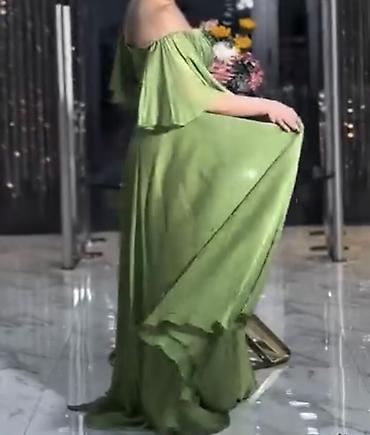 green good lux: Zeytun-yaşıl rəngdə uzun ziyafət/plaj tərzli don - Model — 2