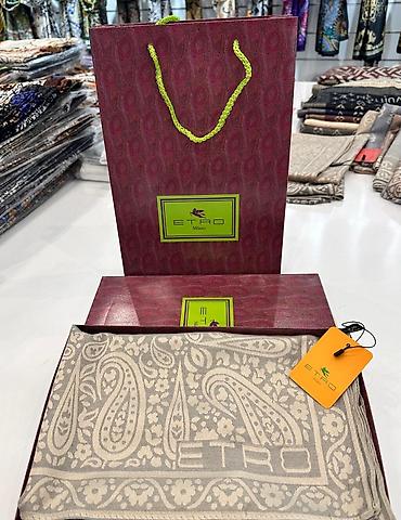 Baş geyimləri: Şarf qutuda - Brend: Louis Vuitton – monoqram naxışlı, təmtəraqlı — 5