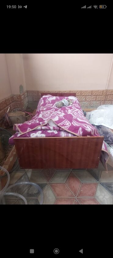 yataq dəsti ucuz: İşlənmiş, Təknəfərlik çarpayı, Bazasız, Matrassız, Siyirməsiz
