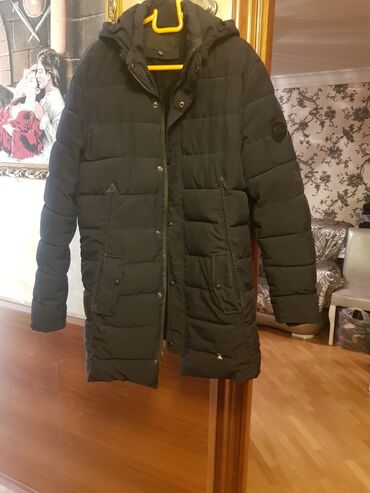 Kardiqanlar, jaketlər: Yaxshi veziyyetde. Olchu 3xl. Amma 2xl da olar. Giymeti 50 man