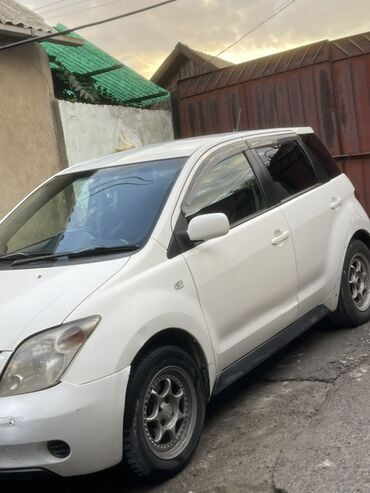 Toyota: Toyota ist: 2003 г., 1.3 л, Автоматические, Бензин, Хэтчбэк