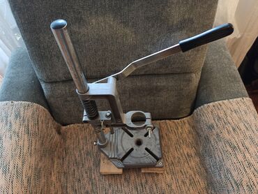 Električne bušilice: Odlično postolje-stalak za bušilicu uz pomoć koga se od obične ručne — 3