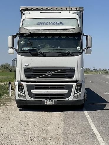 460: Тягач, Volvo, 2010 г., Тентованный — 2
