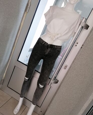 Farmerke: Predivne sive farmerice Na kolenima pocepan model Vel 26 sa puno na lalafo.rs — 2 Farmerke: Predivne sive farmerice Na kolenima pocepan model Vel 26 sa puno — 2