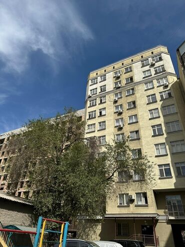 многоквартирный дом барачного типа: 1 бөлмө, 40 кв. м, Жеке план, 4 кабат, Эски ремонт