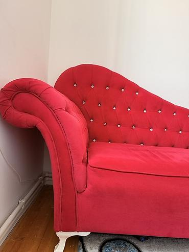 mebel satilir: Qırmızı şezlonq/çarşaflı divan - Klassik “chesterfield” üslubunda — 2