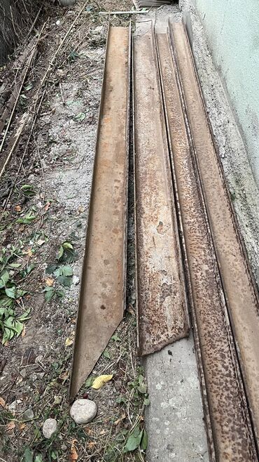 Швеллеры: Продаю швеллера Советские . 1. Длинна 4,2 метра ширина 5,5 см высота — 9