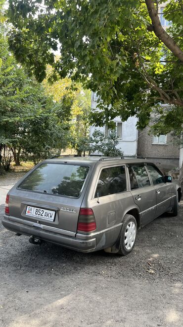 машина мерс ешка: Mercedes-Benz W124: 1993 г., 2 л, Механика, Бензин, Универсал