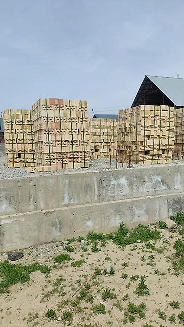 красный страител: Кирпичный дом (строительство на этапе возведения стен) - Материал — 6