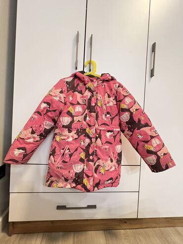 детская куртка для девочки: Продаю зимнюю куртку для девочек. Брали в lining. Качество очень
