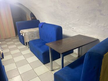 Мебель: İşlənmiş kafe divanları satılır. Vəziyyəti yaxşıdır. Tək olanlar 50
