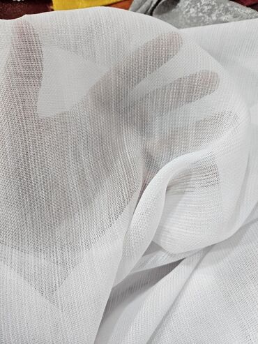 Pərdə və tüllər: Qəşəng pərdələr otağa zəriflik qatır. Ağ tül pərdələr işığı yumşaq — 10