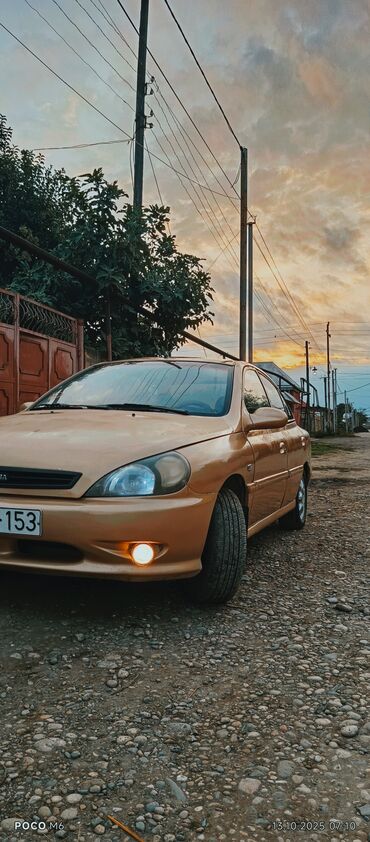 мерседес гигант 711: Kia rio sedan - Kuzov: 4 qapılı sedan, qızılı rəng - Mühərrik: benzin