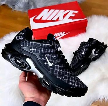 Patike: Nike TN
Cena: 3.300
Brojevi: 36-46 — 4