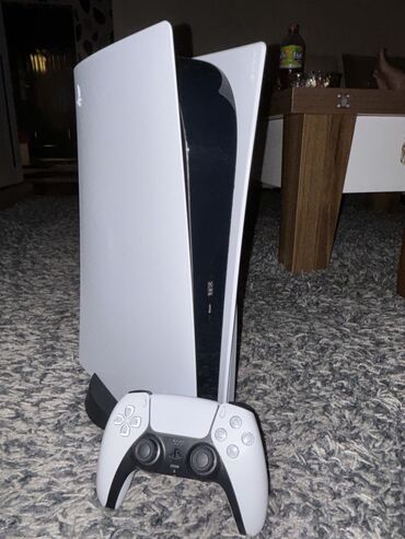 PS5 (Sony PlayStation 5): Playstation 5 +Gamepad satilir əla vəziyadtə di