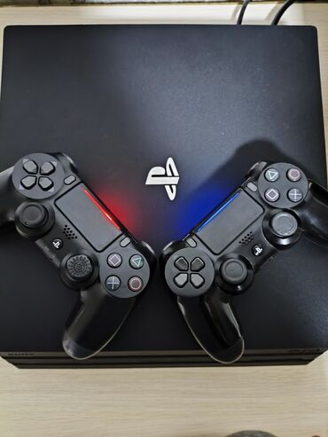 PS4 (Sony PlayStation 4): Продаю прошитую игровую приставку PlayStation 4 pro. Устройство на