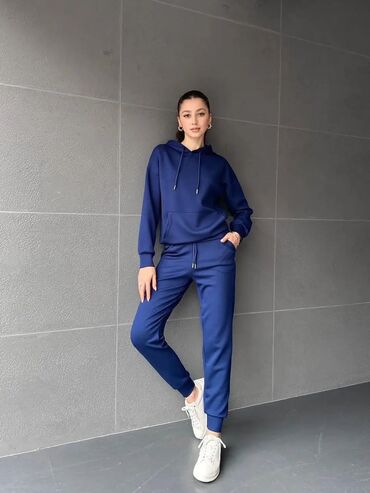 Gornji i donji deo: Komplet trenerka S M L XL 2XL Cena 3700 din — 1