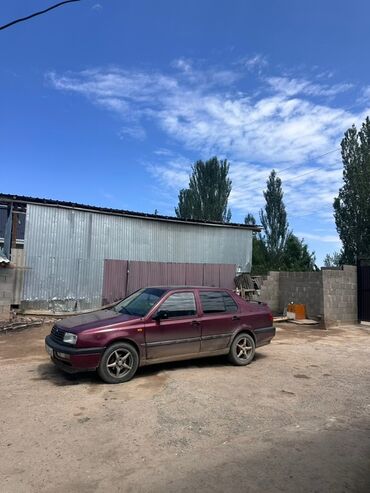 авто в рассрочку от хозяина бу: Volkswagen Vento: 1993 г., Механика, Седан